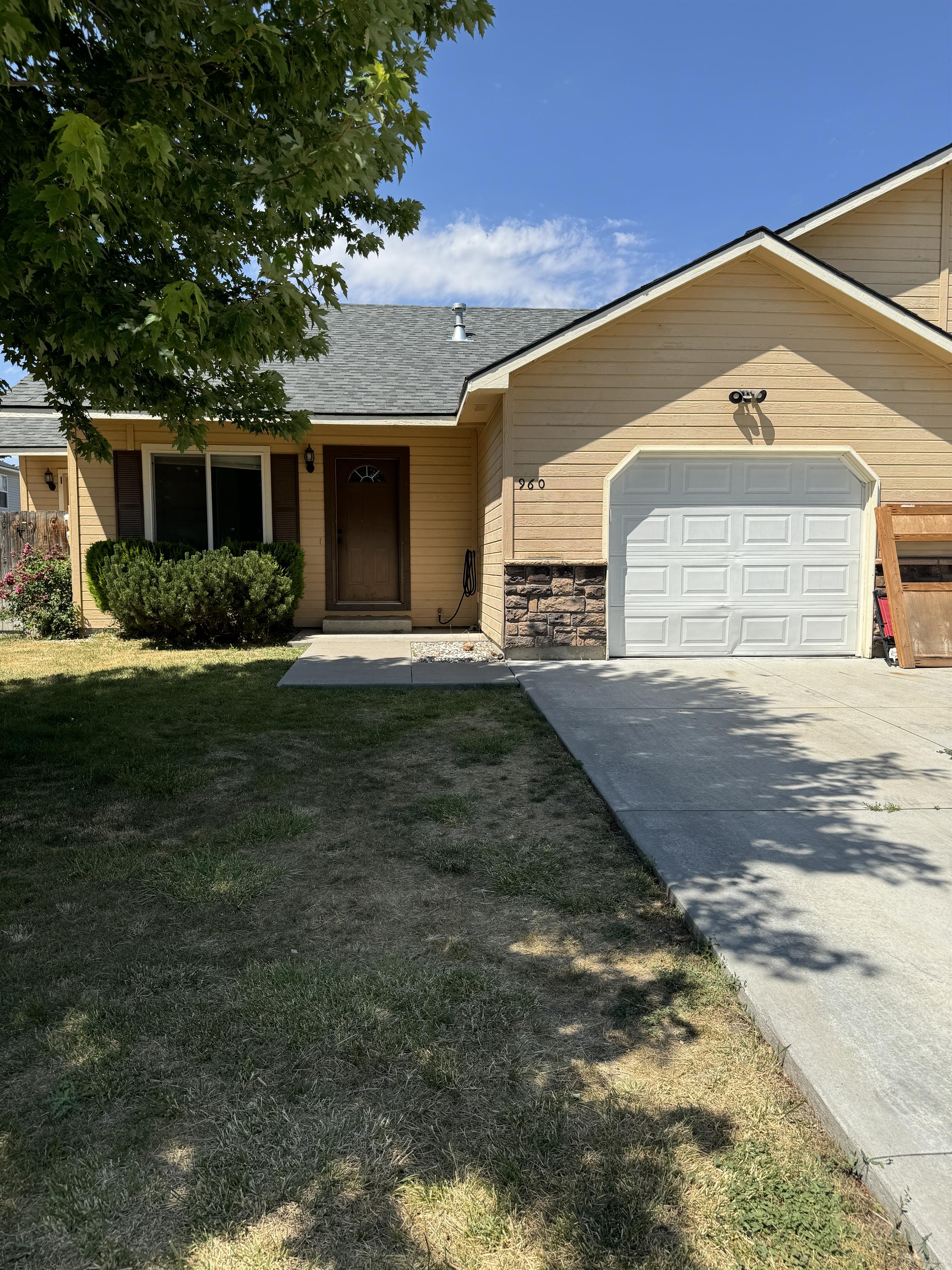 960 Southwest Colonial - 1